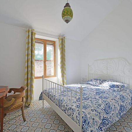 La Cigale - Vieux Village - Charmante Maisonnette Climatisee Avec Jardin Villeneuve-lès-Avignon Extérieur photo