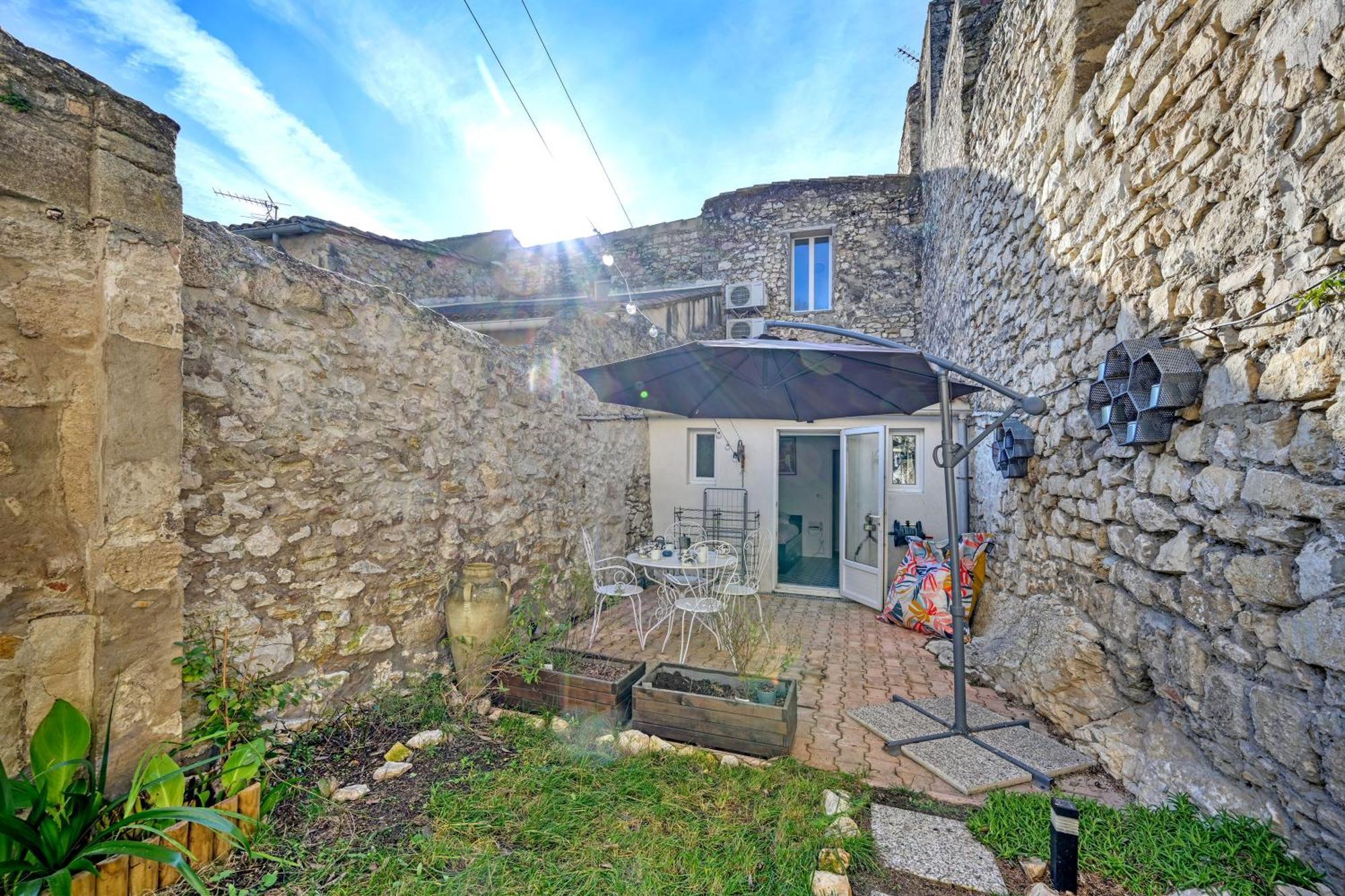 La Cigale - Vieux Village - Charmante Maisonnette Climatisee Avec Jardin Villeneuve-lès-Avignon Extérieur photo